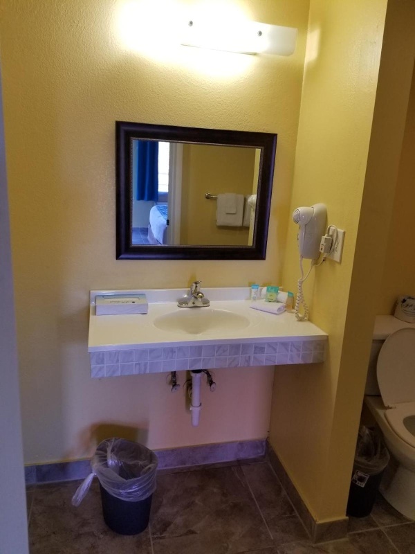 Shining Light Inn & Suites image 2