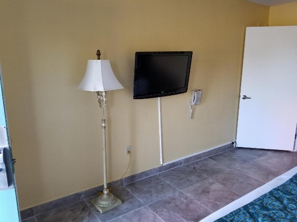 Shining Light Inn & Suites image 3